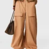 Pantaloni cargo a gamba larga Pantaloni cargo a gamba larga