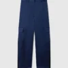 Pantaloni cargo oversize in raso Pantaloni cargo oversize in raso