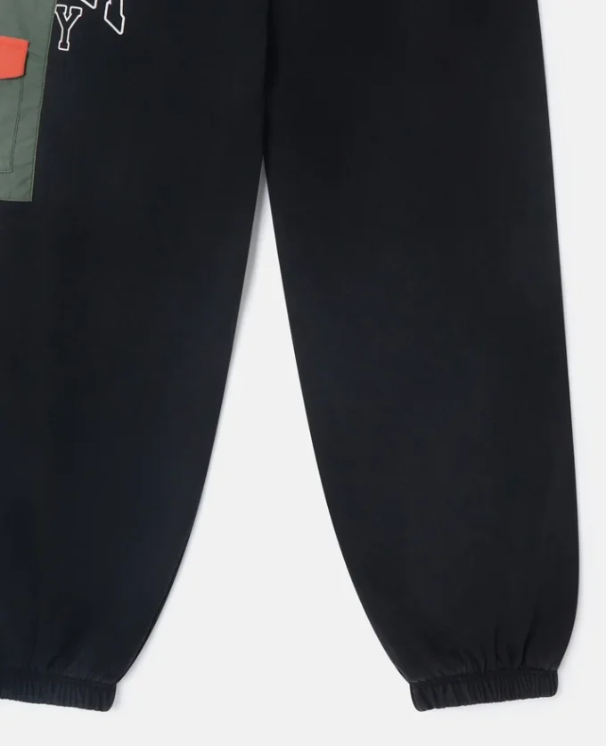 Pantaloni della tuta con coulisse e logo grafico Pantaloni della tuta con coulisse e logo grafico
