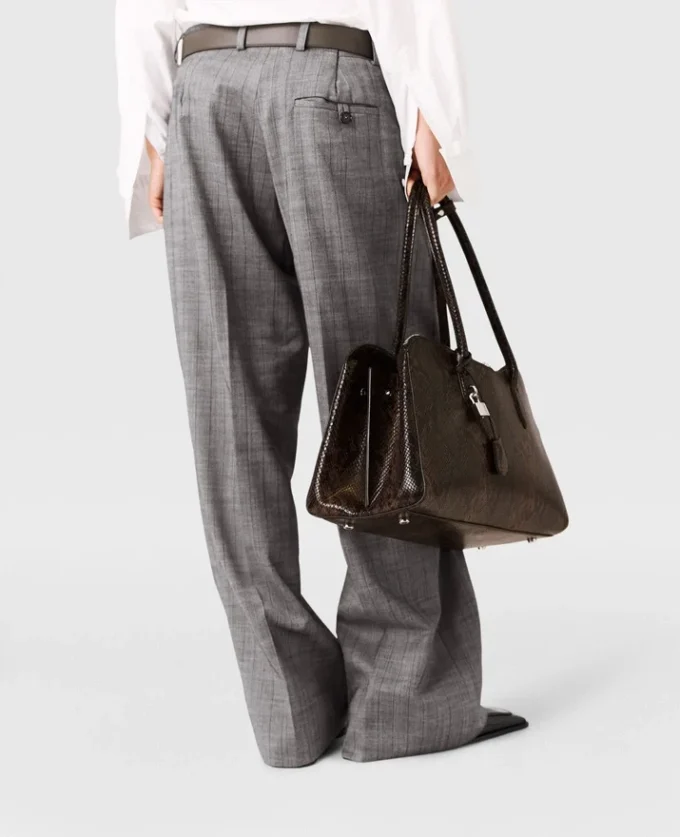 Pantaloni dritti a pieghe gessati Pantaloni dritti a pieghe gessati