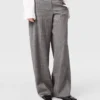 Pantaloni dritti a pieghe gessati Pantaloni dritti a pieghe gessati