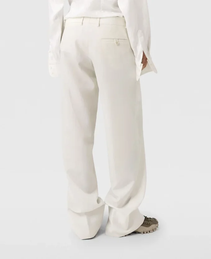 Pantaloni dritti con pieghe Pantaloni dritti con pieghe