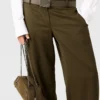 Pantaloni dritti con pieghe Pantaloni dritti con pieghe
