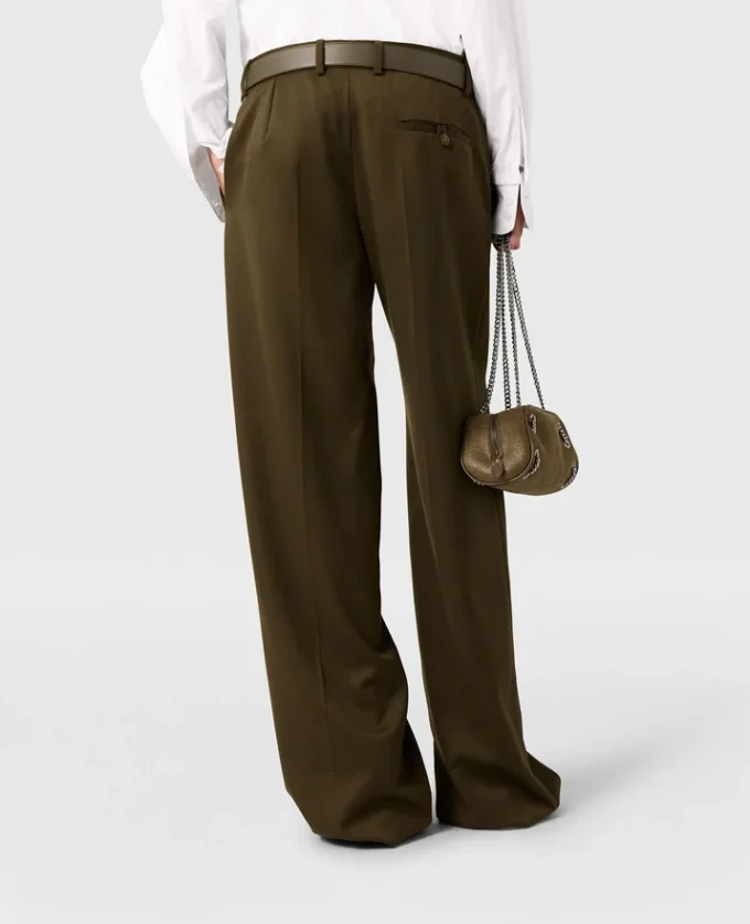 Pantaloni dritti con pieghe Pantaloni dritti con pieghe