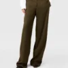 Pantaloni dritti con pieghe Pantaloni dritti con pieghe