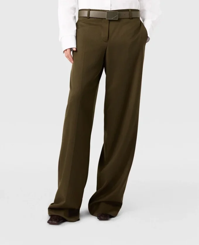 Pantaloni dritti con pieghe Pantaloni dritti con pieghe