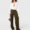 Pantaloni dritti con pieghe Pantaloni dritti con pieghe