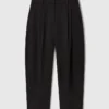 Pantaloni in lana a vita alta con pieghe Pantaloni in lana a vita alta con pieghe