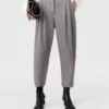 Pantaloni in lana a vita alta con pieghe Pantaloni in lana a vita alta con pieghe