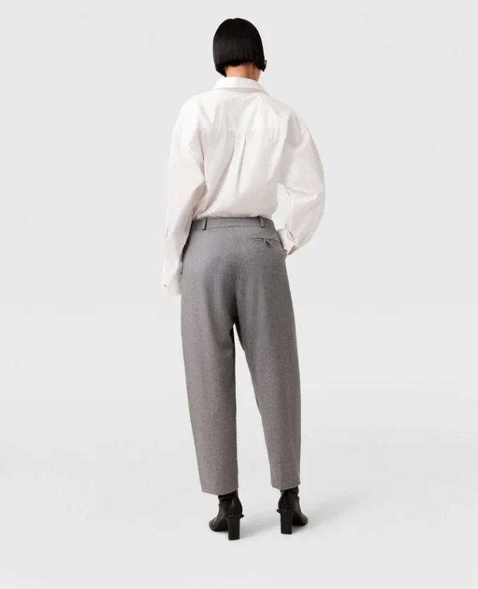 Pantaloni in lana a vita alta con pieghe Pantaloni in lana a vita alta con pieghe