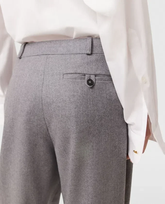Pantaloni in lana a vita alta con pieghe Pantaloni in lana a vita alta con pieghe