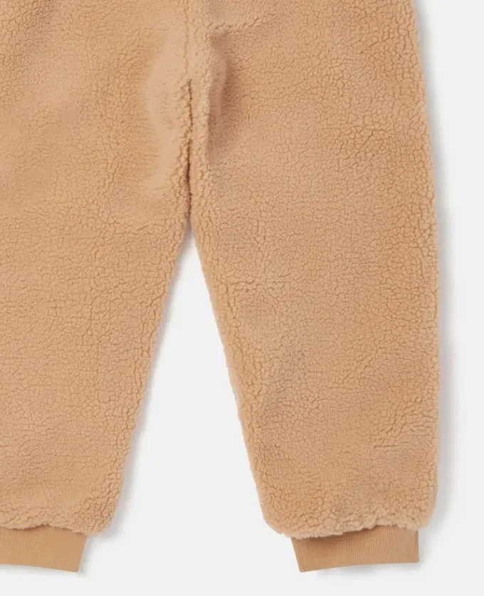 Pantaloni jogging in pile con badge Camp Pantaloni jogging in pile con badge Camp