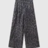 Pantaloni oversize con coulisse e stampa leopardata Pantaloni oversize con coulisse e stampa leopardata