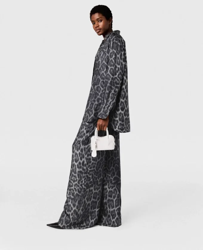 Pantaloni oversize con coulisse e stampa leopardata Pantaloni oversize con coulisse e stampa leopardata