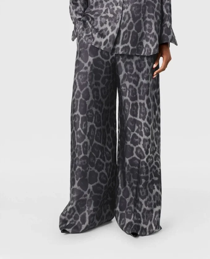 Pantaloni oversize con coulisse e stampa leopardata Pantaloni oversize con coulisse e stampa leopardata