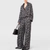 Pantaloni oversize con coulisse e stampa pizzo Pantaloni oversize con coulisse e stampa pizzo