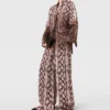 Pantaloni oversize con coulisse e stampa serpente Pantaloni oversize con coulisse e stampa serpente