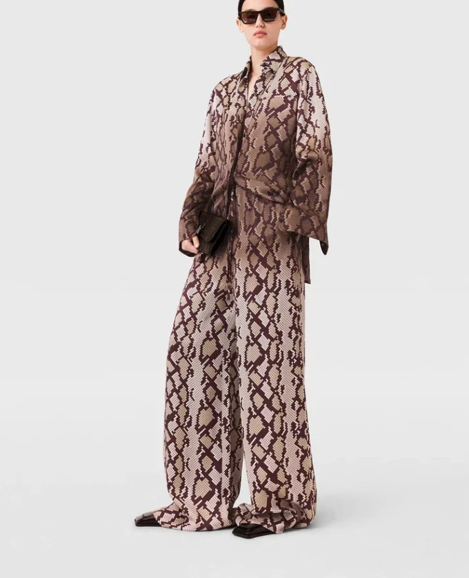 Pantaloni oversize con coulisse e stampa serpente Pantaloni oversize con coulisse e stampa serpente
