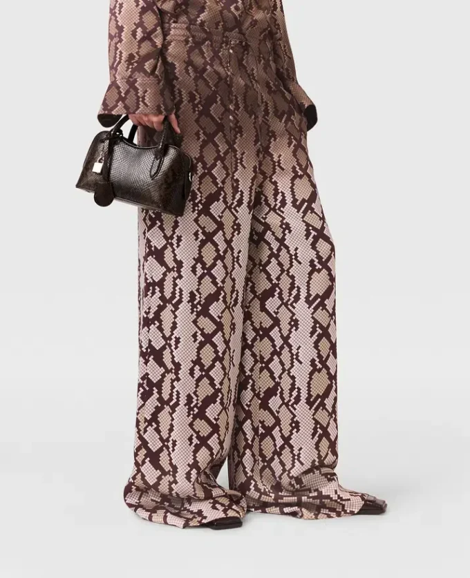 Pantaloni oversize con coulisse e stampa serpente Pantaloni oversize con coulisse e stampa serpente
