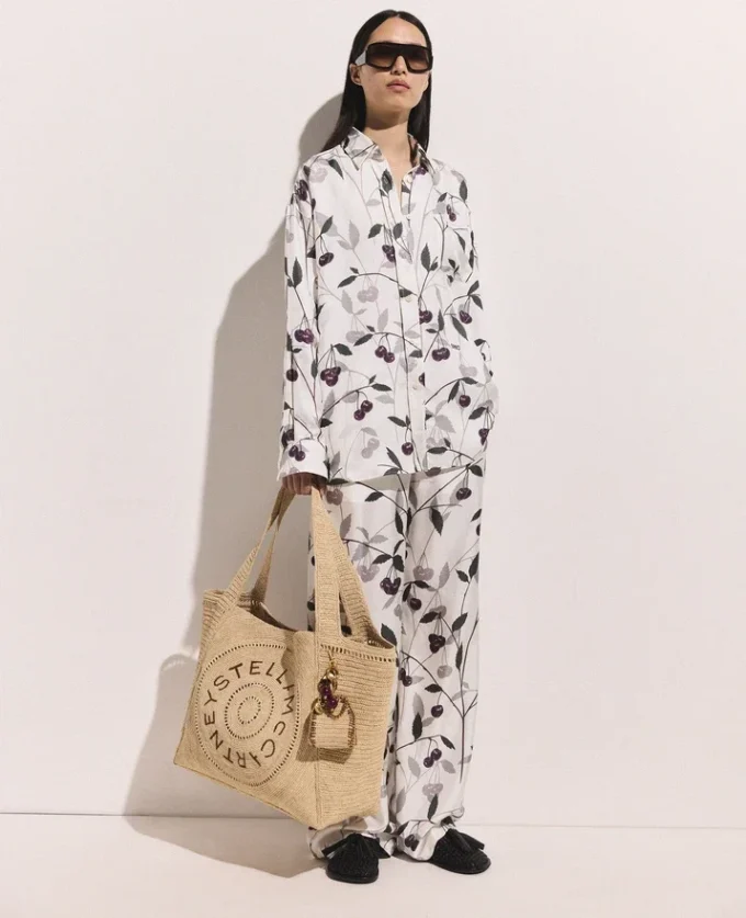 Pantaloni oversize con stampa ciliegie Pantaloni oversize con stampa ciliegie