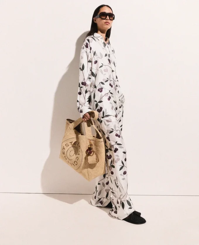 Pantaloni oversize con stampa ciliegie Pantaloni oversize con stampa ciliegie
