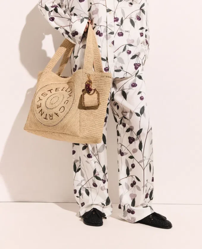 Pantaloni oversize con stampa ciliegie Pantaloni oversize con stampa ciliegie