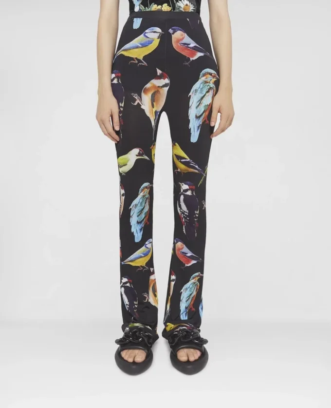 Pantaloni svasati elasticizzati con stampa uccelli