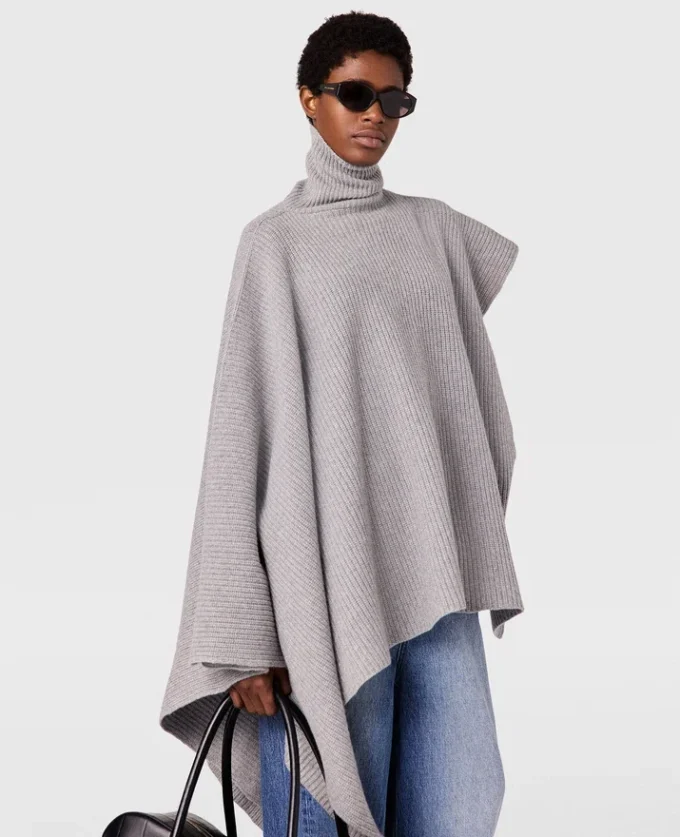 Poncho asimmetrico con collo alto in maglia Poncho asimmetrico con collo alto in maglia