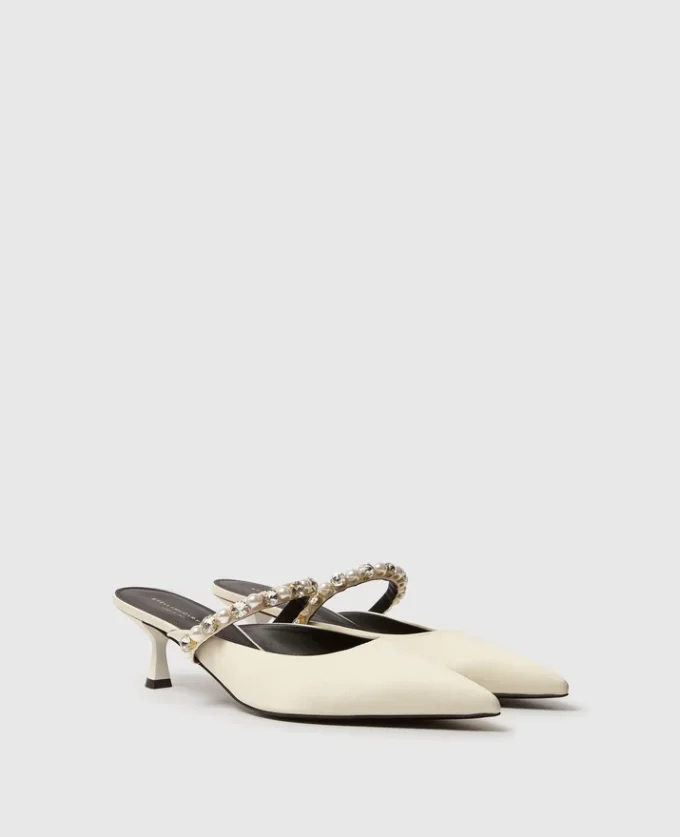 Scarpe con tacco basso Elsa impreziosite da perle Scarpe con tacco basso Elsa impreziosite da perle