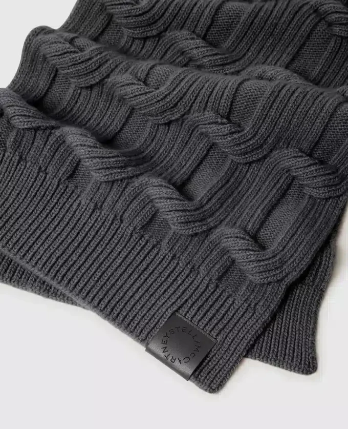 Sciarpa Falabella lavorata a treccia Sciarpa Falabella lavorata a treccia