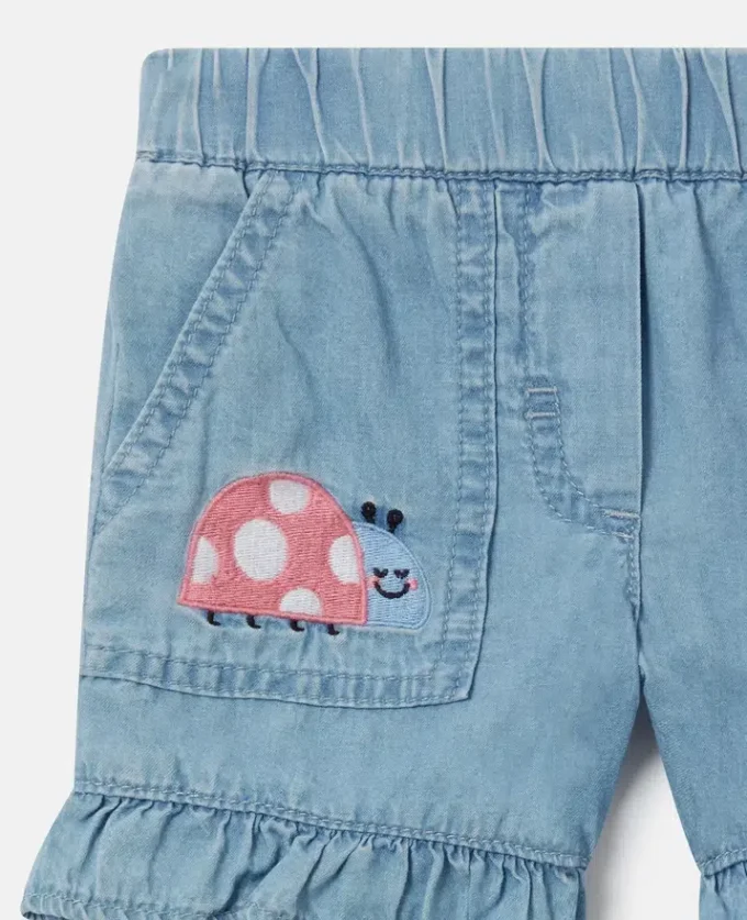 Shorts in denim con ricamo coccinella Shorts in denim con ricamo coccinella