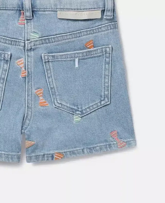Shorts in denim con stampa a fiocchi a righe Shorts in denim con stampa a fiocchi a righe