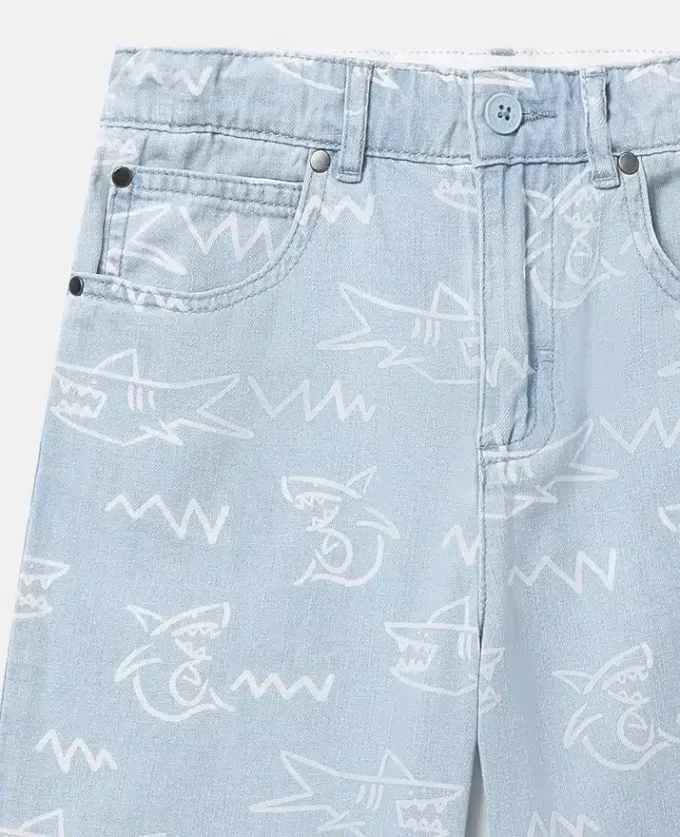 Shorts in denim con stampa squalo Shorts in denim con stampa squalo