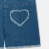 Shorts in denim elasticizzato con toppa a forma di cuore con frange Shorts in denim elasticizzato con toppa a forma di cuore con frange