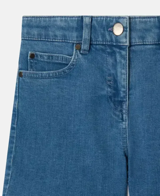 Shorts in denim elasticizzato con toppa a forma di cuore con frange Shorts in denim elasticizzato con toppa a forma di cuore con frange