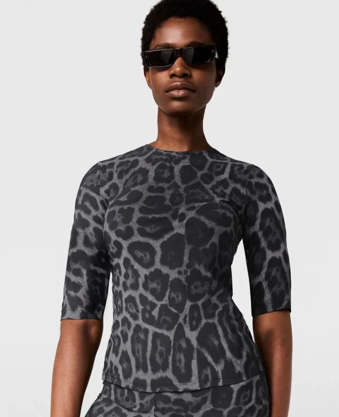 T-shirt a maniche corte con stampa leopardata T-shirt a maniche corte con stampa leopardata