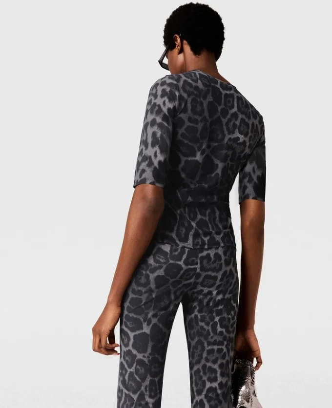 T-shirt a maniche corte con stampa leopardata T-shirt a maniche corte con stampa leopardata