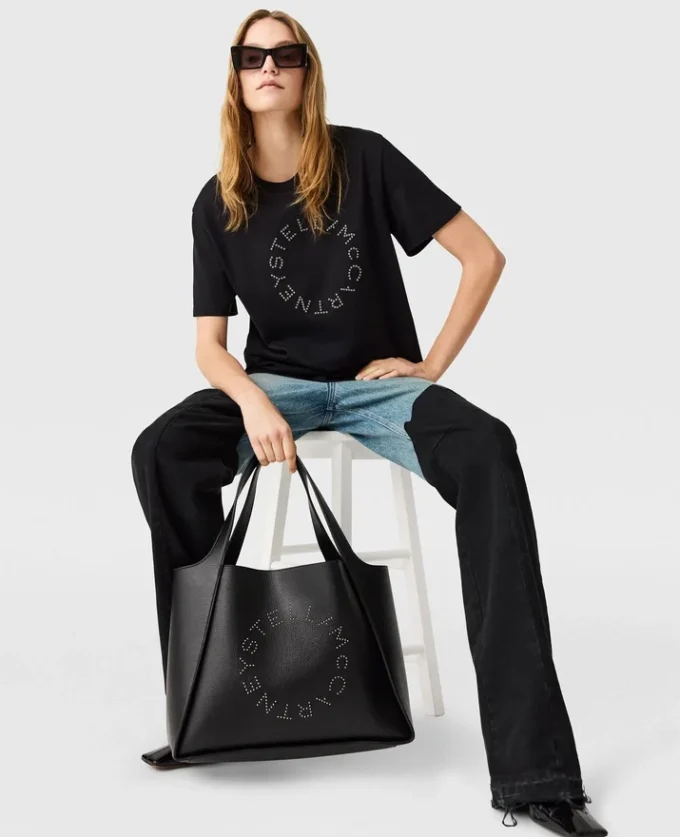 T-shirt boyfriend con logo ricamato T-shirt boyfriend con logo ricamato
