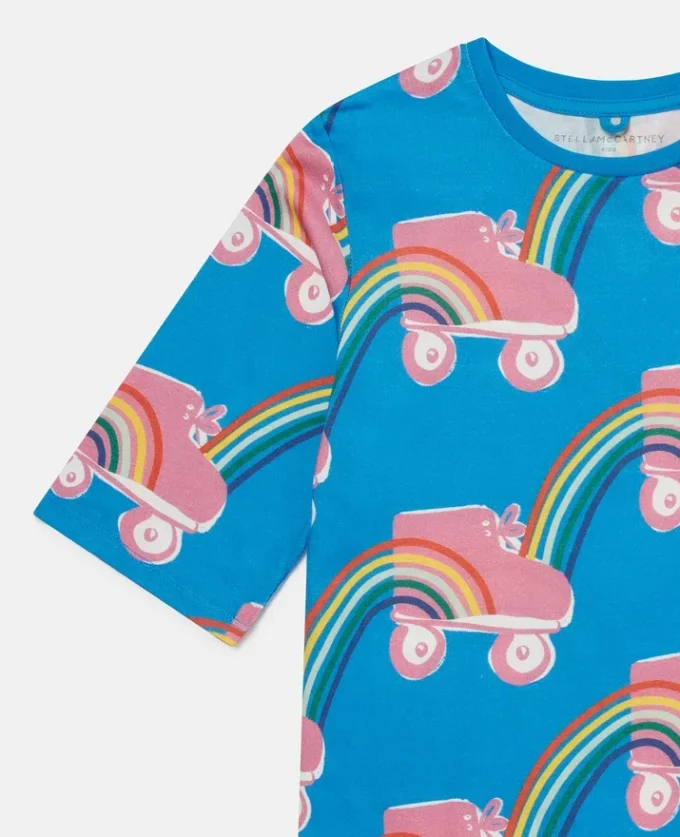 T-shirt con stampa arcobaleno e pattini a rotelle T-shirt con stampa arcobaleno e pattini a rotelle