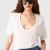 T-shirt girocollo in maglia semitrasparente T-shirt girocollo in maglia semitrasparente