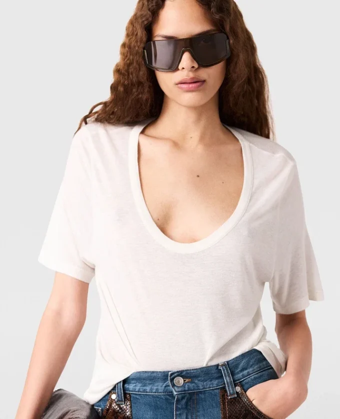 T-shirt girocollo in maglia semitrasparente T-shirt girocollo in maglia semitrasparente