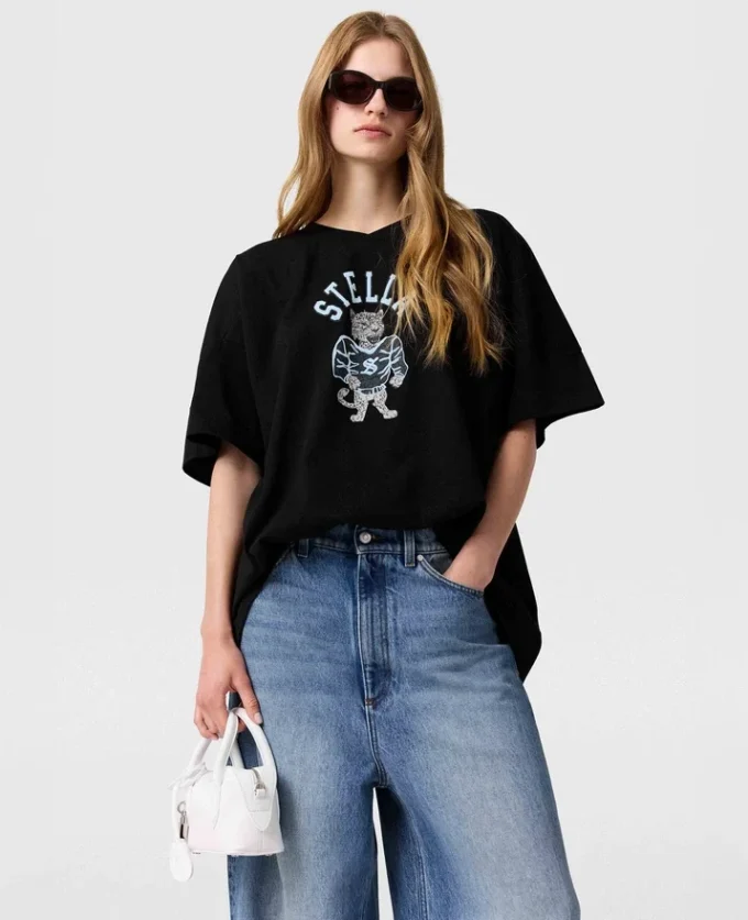 T-shirt grafica Varsity di Stella T-shirt grafica Varsity di Stella