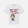 T-shirt oversize con slogan “Don’t Waste Another Day” T-shirt oversize con slogan “Don’t Waste Another Day”