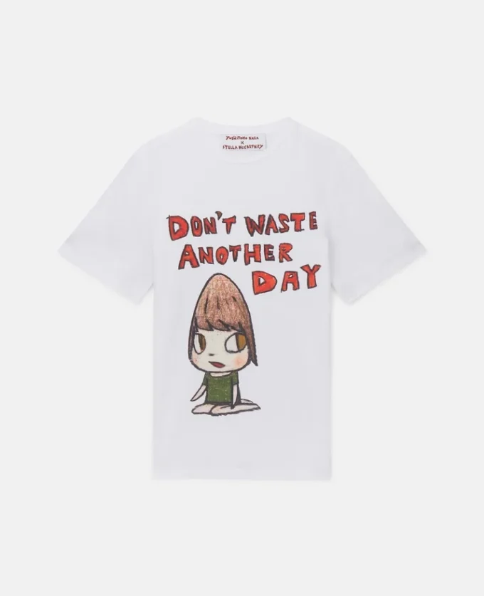 T-shirt oversize con slogan “Don’t Waste Another Day” T-shirt oversize con slogan “Don’t Waste Another Day”