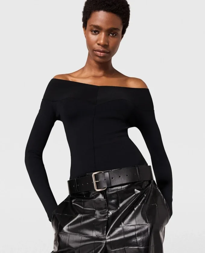 Top a maniche lunghe con scollo dritto