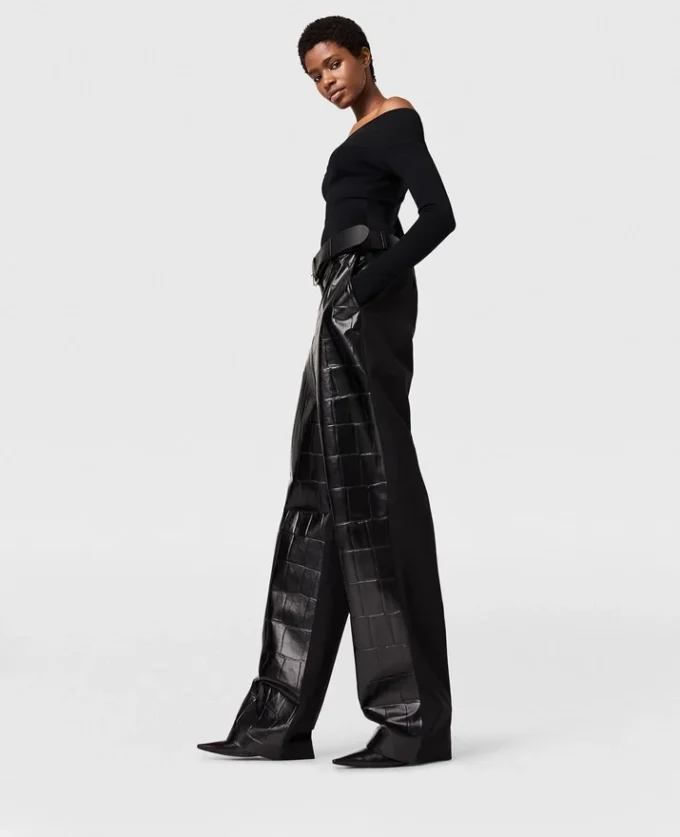 Top a maniche lunghe con scollo dritto