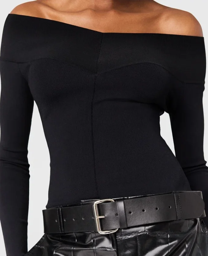 Top a maniche lunghe con scollo dritto