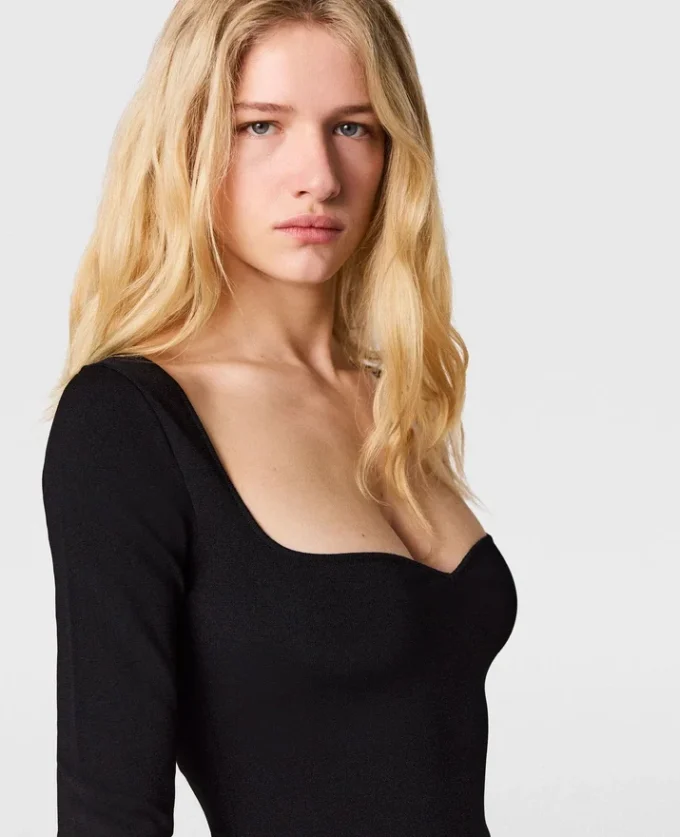 Top a maniche lunghe in maglia compatta Top a maniche lunghe in maglia compatta