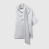 Top asimmetrico con collo annodato Top asimmetrico con collo annodato