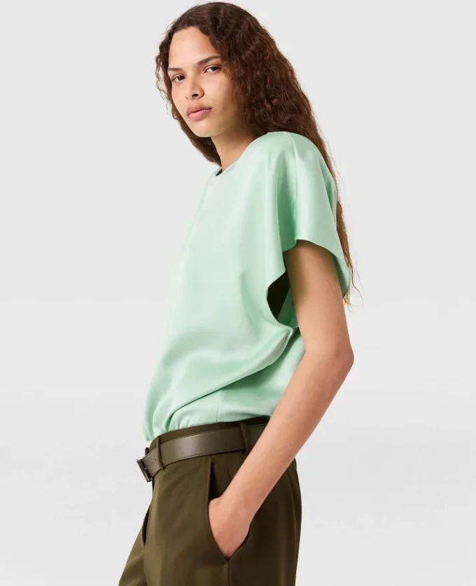 Top con maniche ad aletta e spalline Top con maniche ad aletta e spalline
